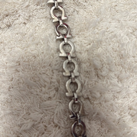 🖤Salvatore Ferragamo Gancini Clip Black Leather Clutch with Chain Strap - Picture 4 of 8